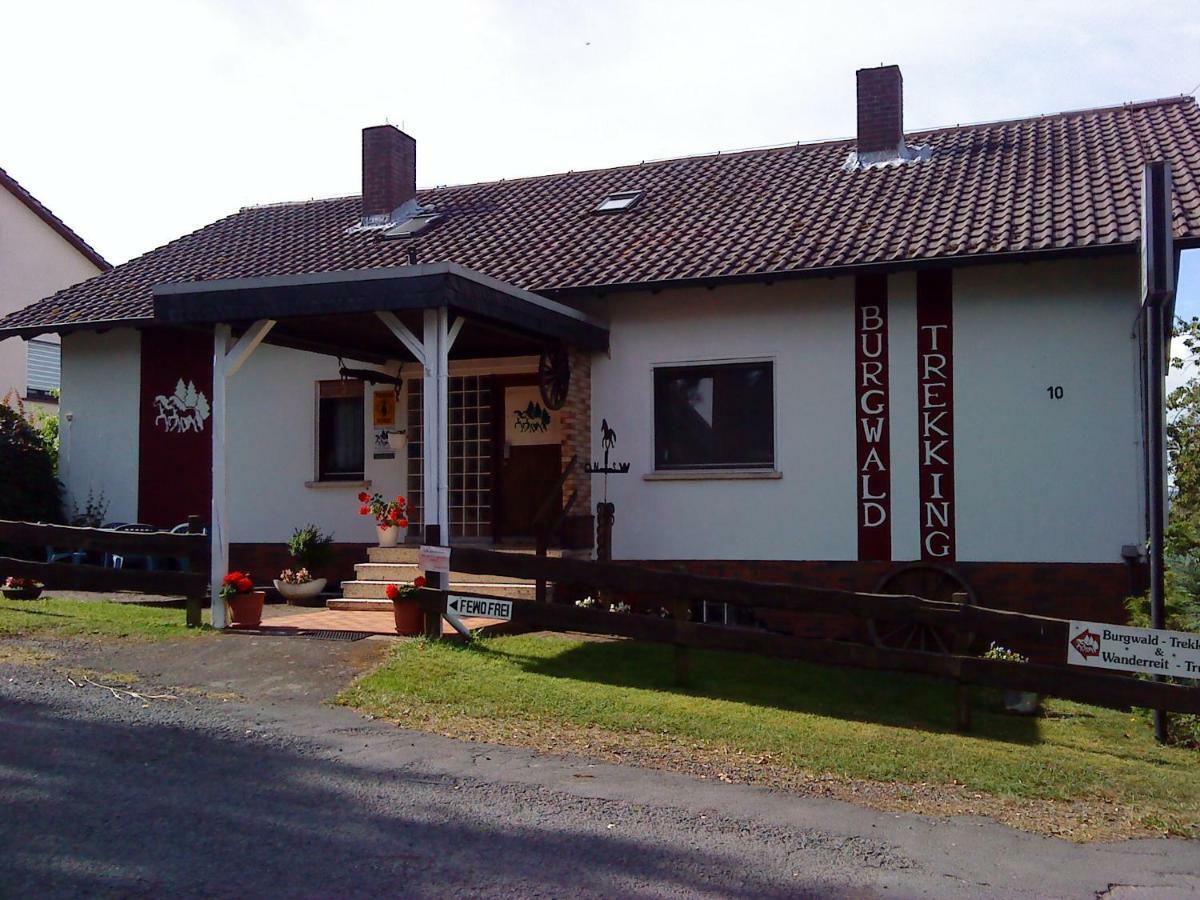 Gaestehaus Burgwald-Trekking Mittelsimtshausen Exterior foto