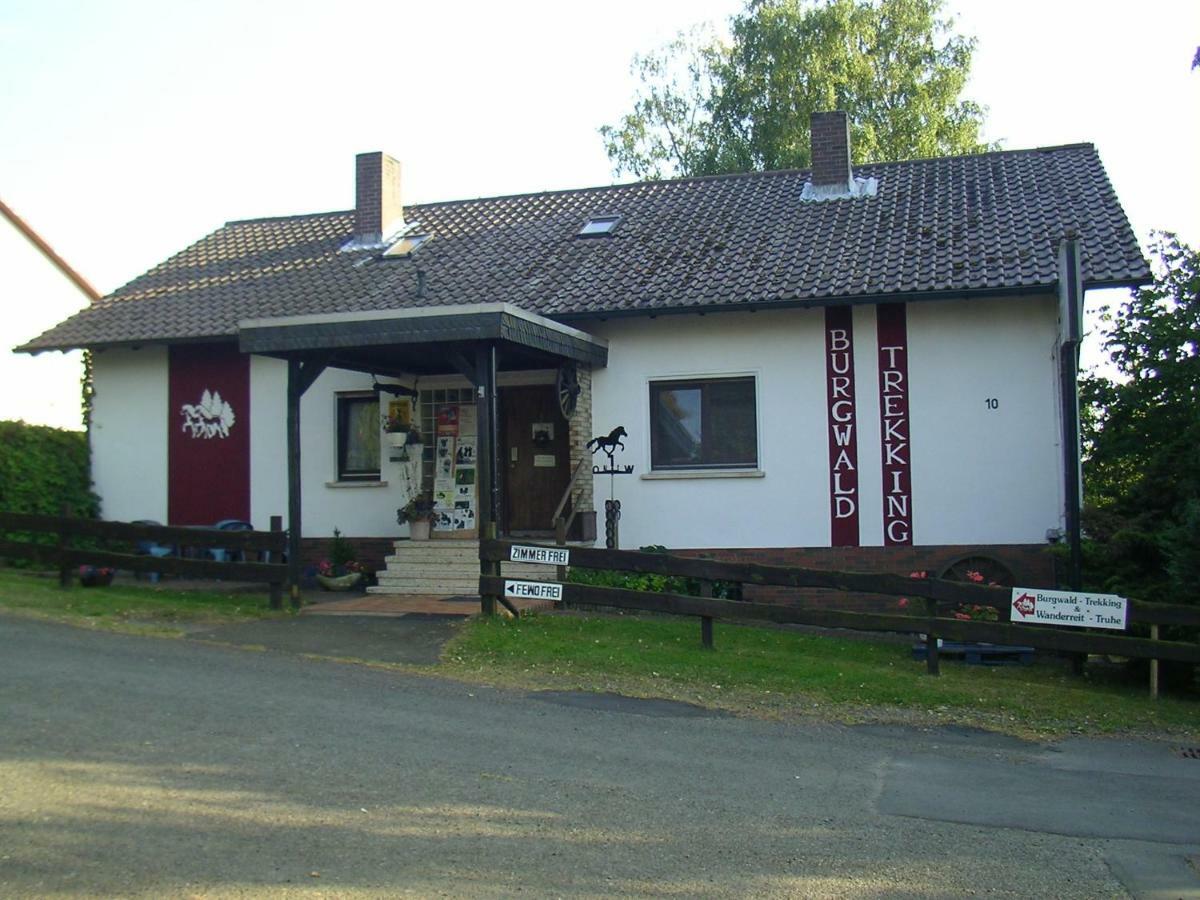 Gaestehaus Burgwald-Trekking Mittelsimtshausen Exterior foto